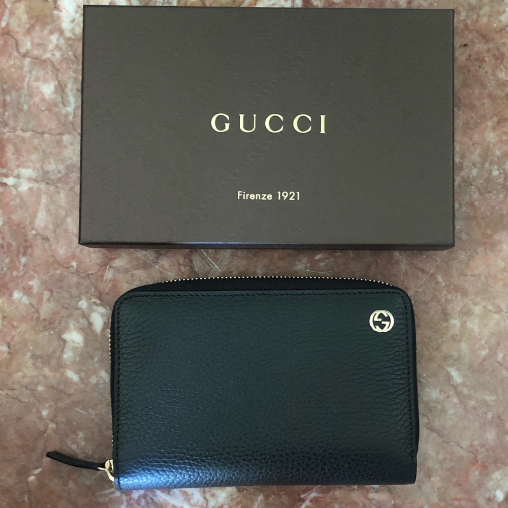 Gucci zip wallet
